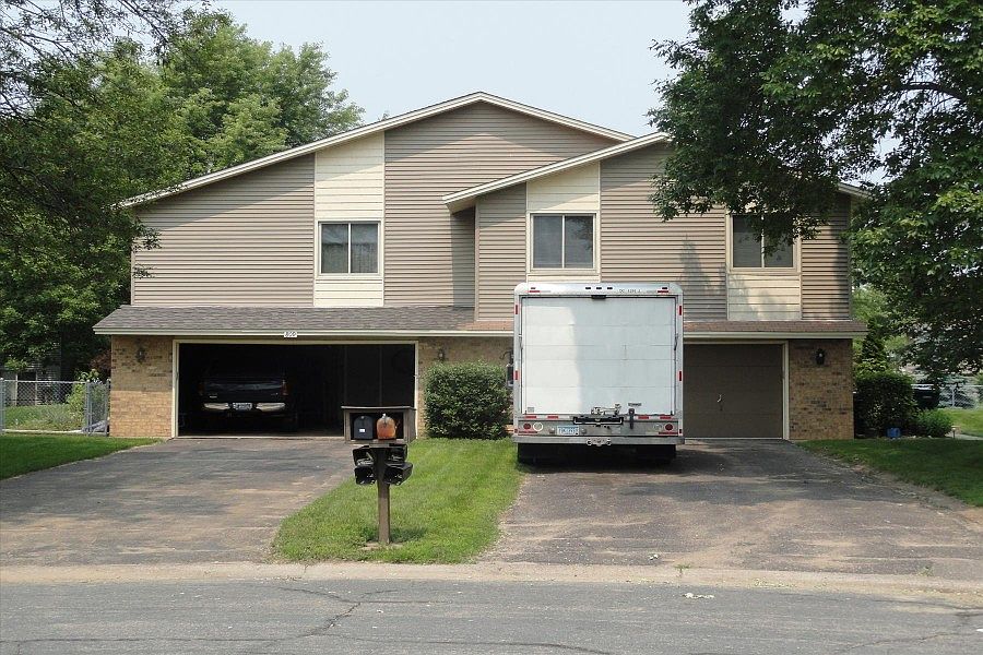 1st image of 809 Clover Leaf Pkwy NE