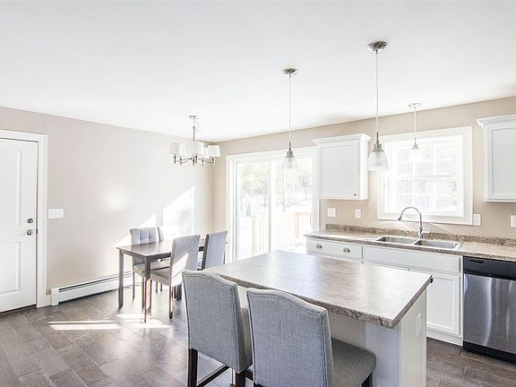 4th image of 55 Jacqueline Dr