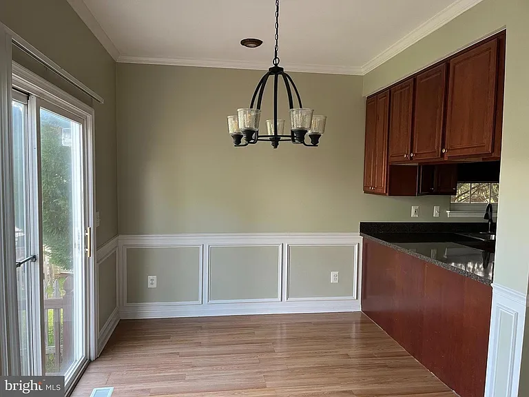 203 Byfield Rd — Photo 5