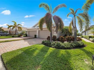 14799 Edgewater Cir, Naples, FL 34114