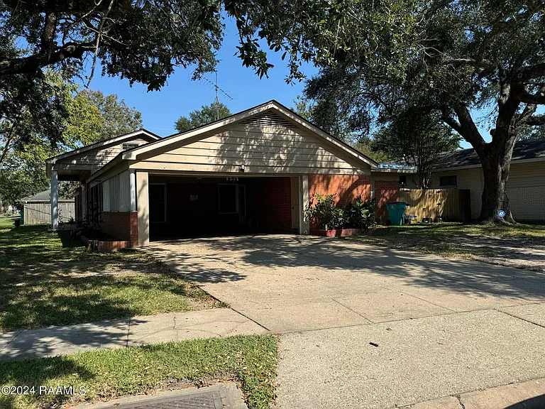 1519 Jasmine Dr — Photo 2