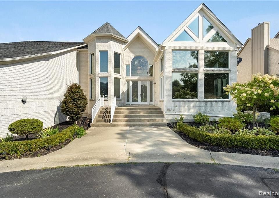 1st image of 7124 Alta Vista Dr