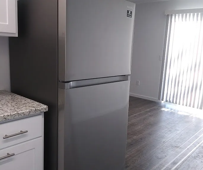 140 Bradshaw Dr #4 — Photo 3
