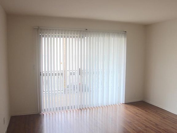 5th image of 3627 Garnet St #32