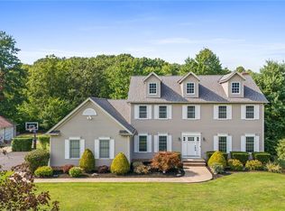 11190 Wellington Dr, Chardon, OH 44024