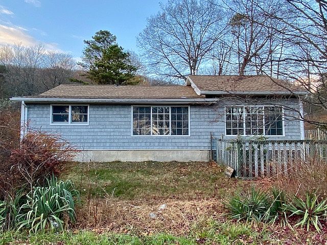 9002 Robinhood Drive