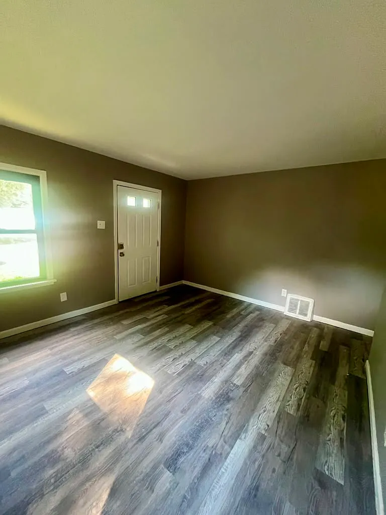 2 bed, 1000 sqft, $1,225 — Photo 2