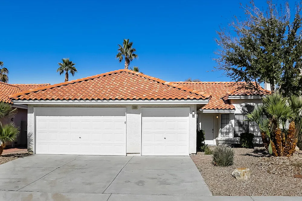 3 bed, 2.0 bath, 1987 sqft, $2,590 — Photo 1