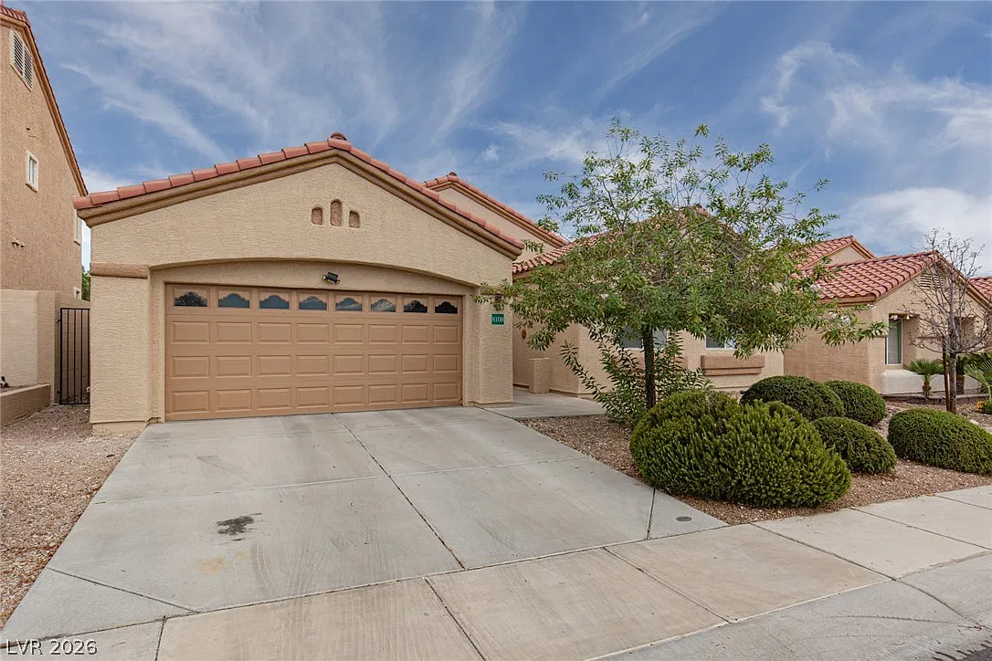 3 bed, 2.0 bath, 1602 sqft, $2,200 — Photo 3