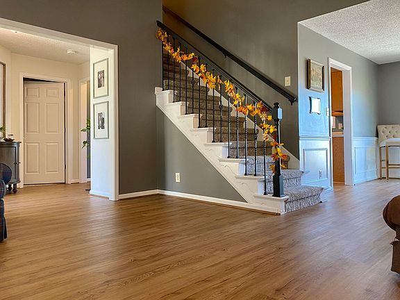 3rd image of 1710 Saint Ives Way