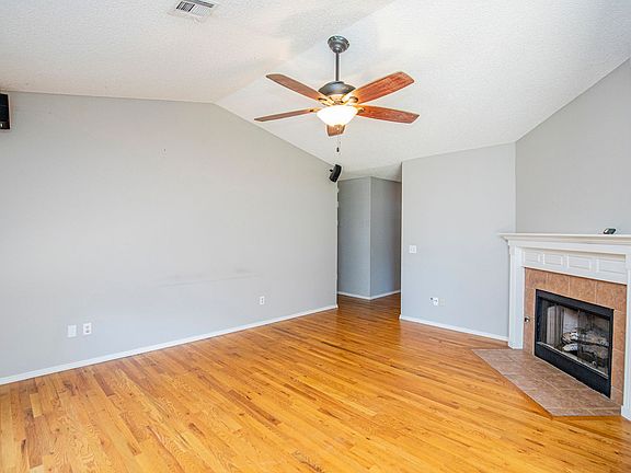 3rd image of 4405 W Beaver Ln