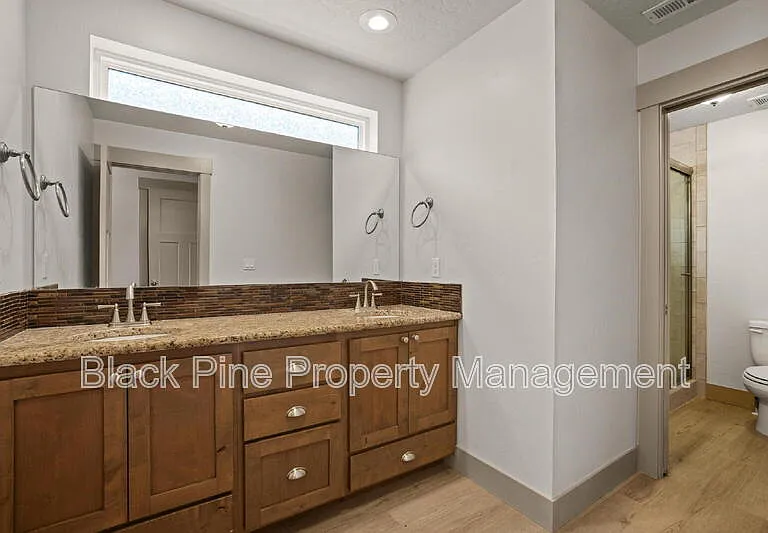 909 N 31st St — Photo 30