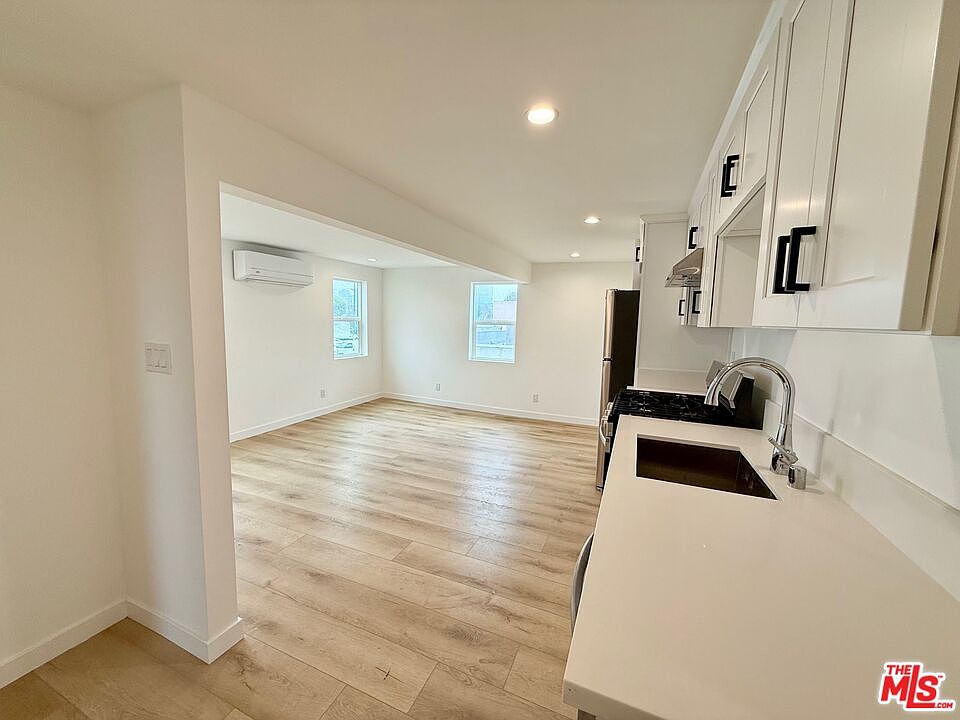 1st image of 1021 Venice Blvd APT 4