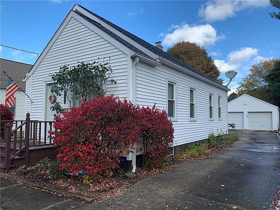 2nd image of 813 Saint Clair Ave