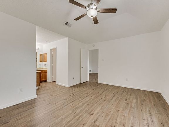 4th image of 606 Oakland Hills Dr