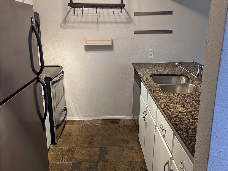 1818 S Lakeshore Blvd #36 — Photo 5