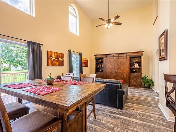 2nd image of 863 Sunset Cir