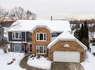 1613 W Edgewater Ln, Palatine, IL 60067