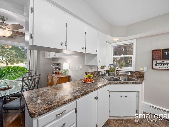 4th image of 3276 Dean Lake Ave NE