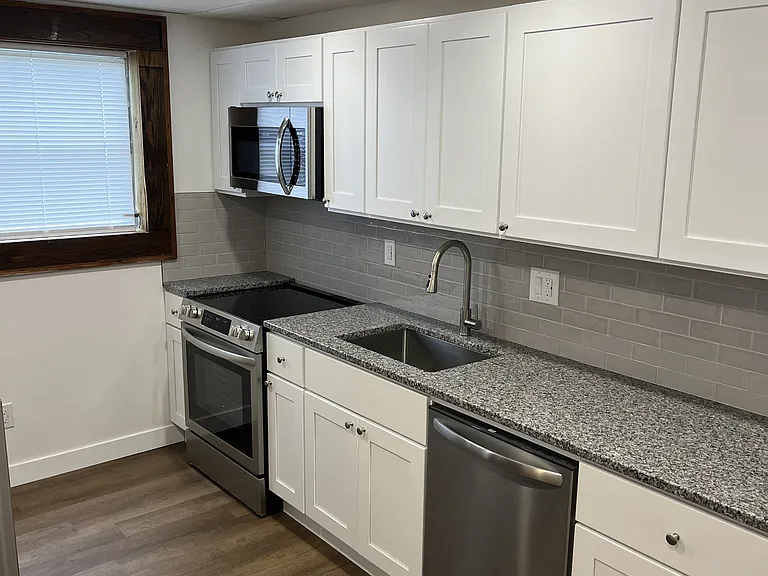 321 Waitman St #B — Photo 8