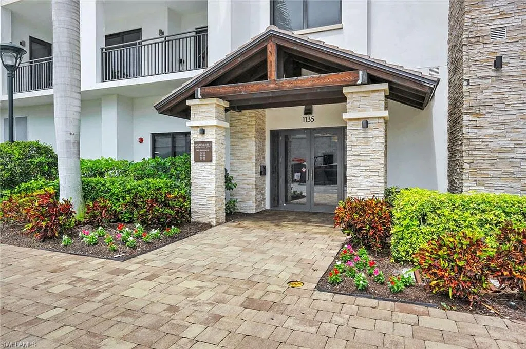 2 bed, 2.5 bath, 1883 sqft, $17,000 — Photo 1