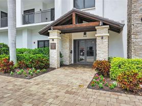 1135 3rd Ave S, Naples, FL