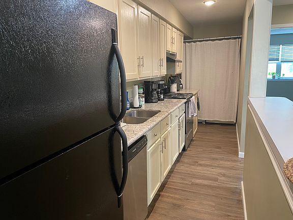 4th image of 201 Winter Park APT D
