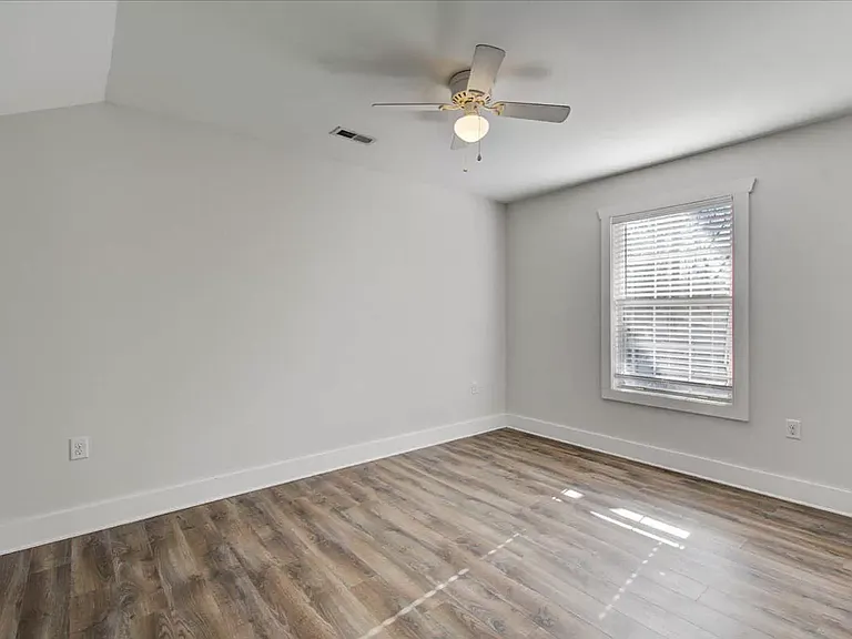 1128 Carnegie Ave — Photo 16
