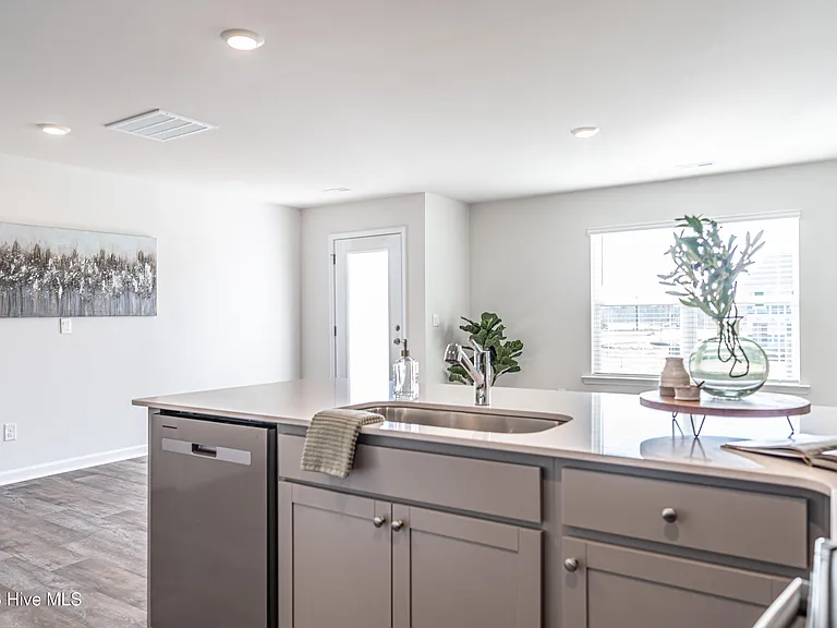 205 Maddox Dr — Photo 8