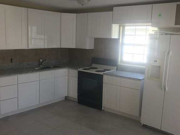 2nd image of 423 N Observatory Dr