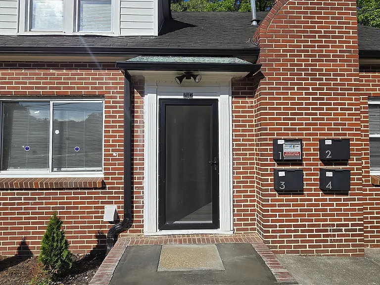 2912 Woodleigh St #3 — Photo 1