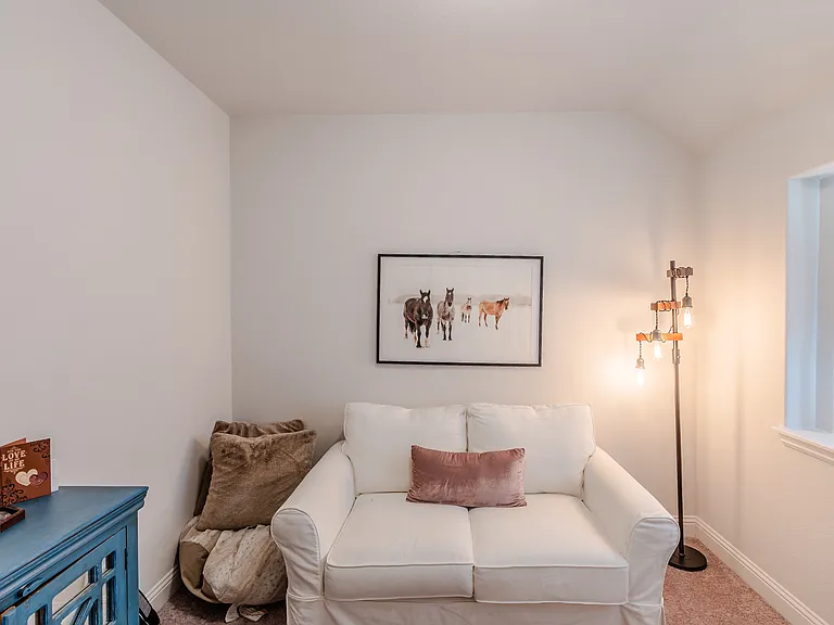 227 Hawthorn Dr — Photo 15