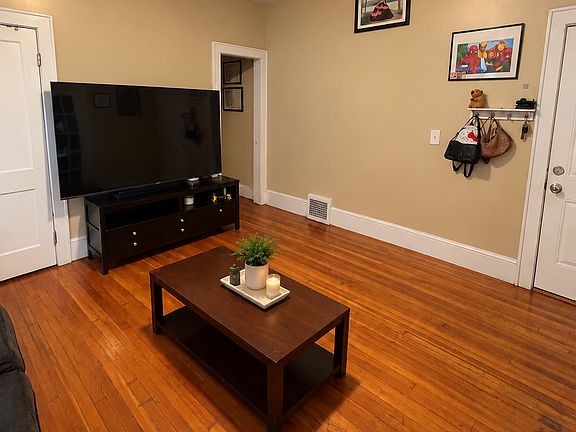 3rd image of 75 Fairview Ave Floor 1