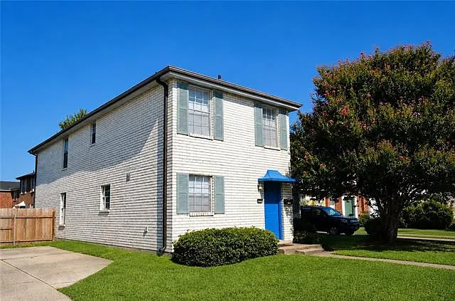 3 bed, 1.5 bath, 1750 sqft, $1,800 — Photo 1