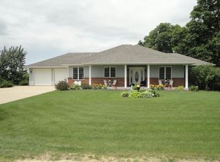 1473 McCabe Ln, Cascade, IA 52033