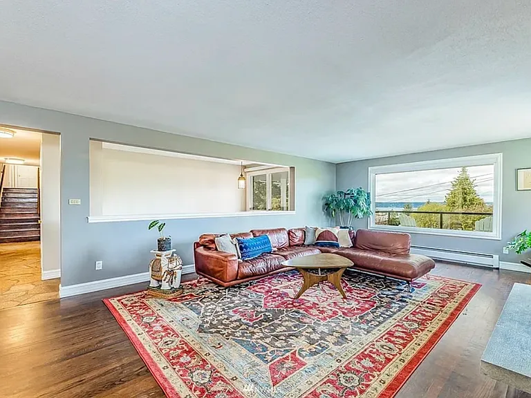 233 SW 189th Pl — Photo 5