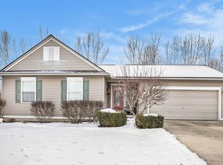 978 Water View Ln, Fenton, MI 48430