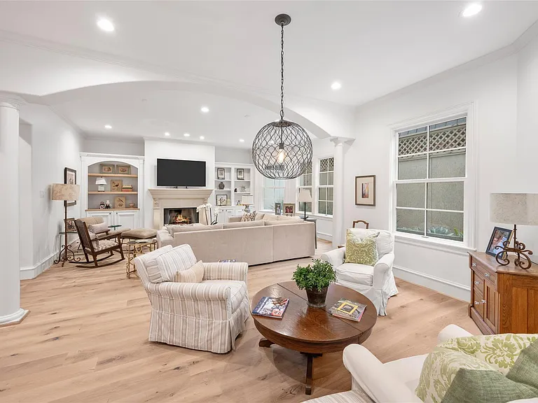 1235 Wynden Oaks Garden Dr — Photo 9