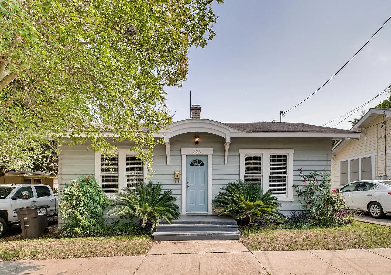Charming 2 bedroom with Central AC! — Photo 1