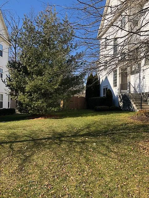 3 bed, 3.5 bath, 2000 sqft, $2,700 — Photo 2