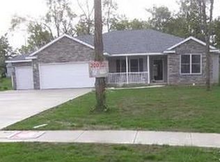 200 White Pines Dr, Bellefontaine, OH 43311