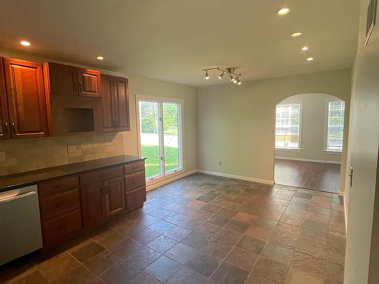 10300 Belinder Rd — Photo 12