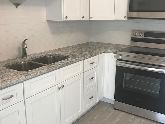 3rd image of 5112 Pineland Ave #A