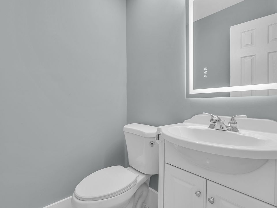 2nd image of 233 Oak La