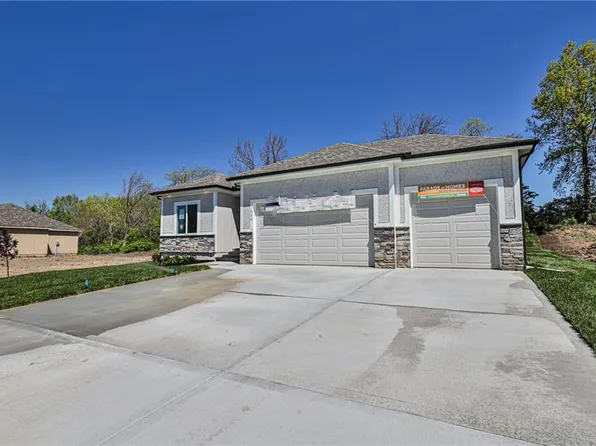 908 NW Crestwood Dr, Grain Valley, MO 64029