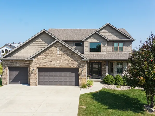 5304 Longfield Rd, Bloomington, IL 61705