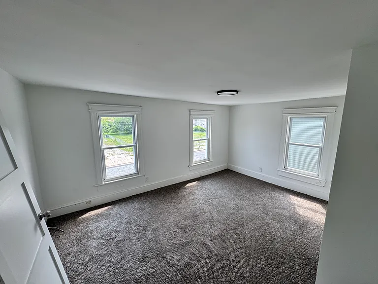 324 N Indiana Ave — Photo 6