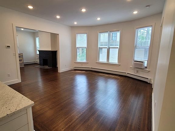 2nd image of 682 Whitney Ave #1.1