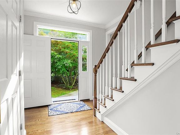 3rd image of 114 Parkview Dr