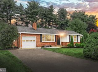 2433 Crystal Ln, York, PA 17402
